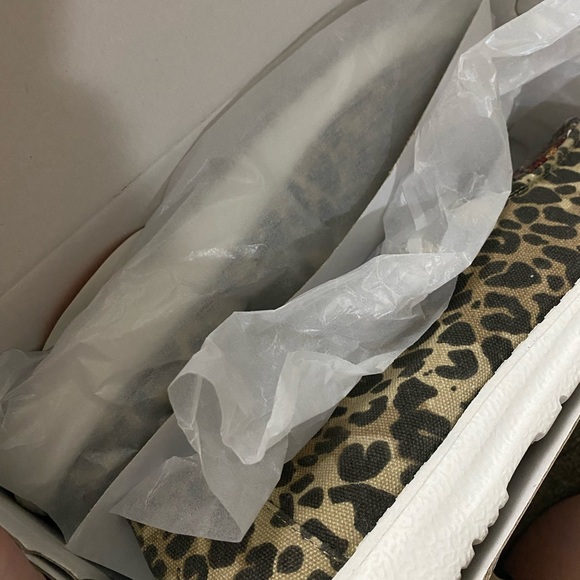 New in Box Gypsy Jazz Rockin Tan Leopard shoes size 11 slip ons mules - Picture 3 of 3